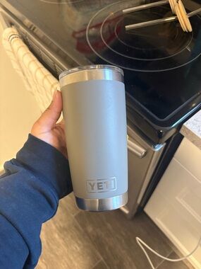 Yeti Gray Stainless Rambler Tumbler with Clear Lid